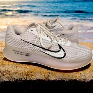 NikeCourt Air Zoom Vapor 11 Premium Tennis Sport Shoes US 7.5 EUC
